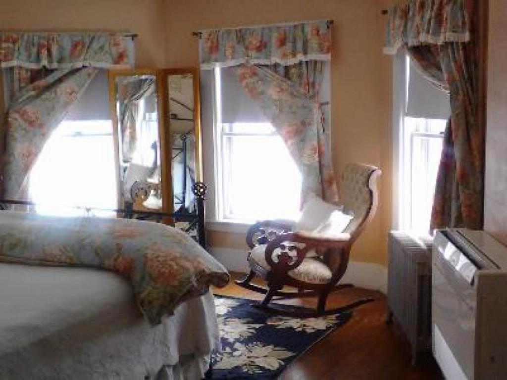 The Monadnock Inn Jaffrey Room photo