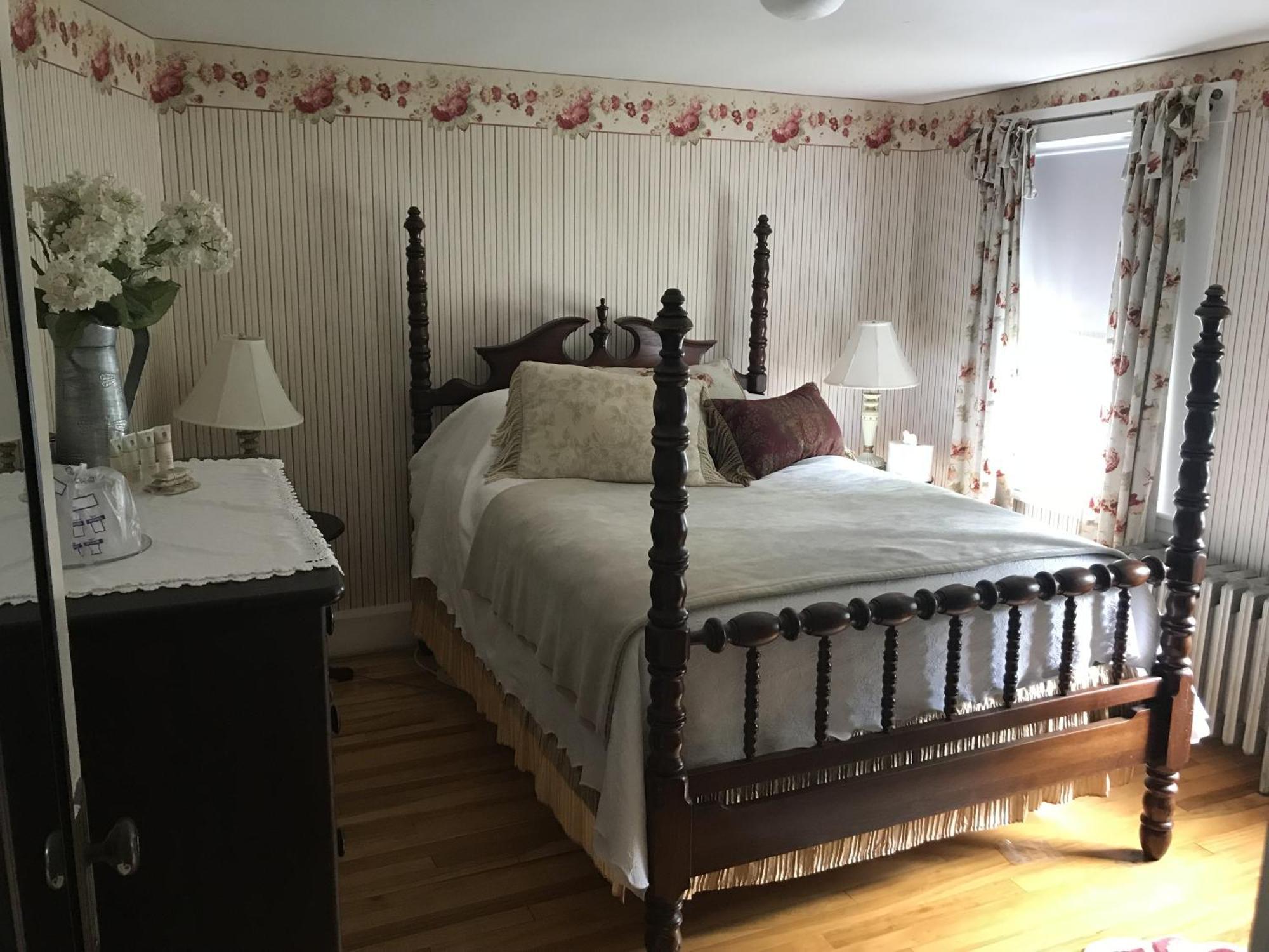 The Monadnock Inn Jaffrey Room photo